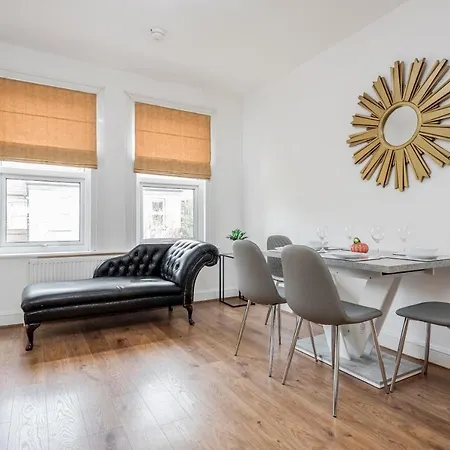 Entire Lovely Family Home With Parking, Wifi, Netflix, Self Check-In London Exterior foto