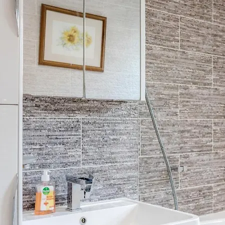 Entire Lovely Family Home With Parking, Wifi, Netflix, Self Check-In London Exterior foto