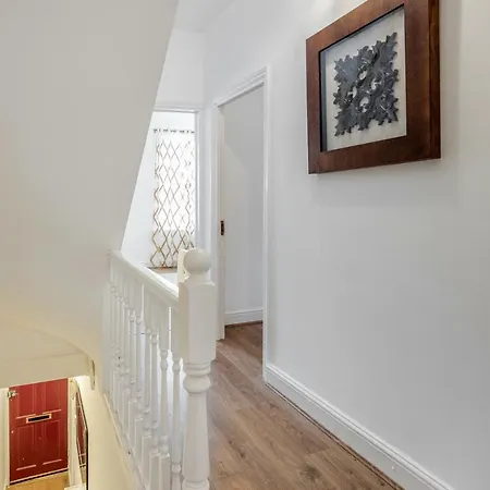 Entire Lovely Family Home With Parking, Wifi, Netflix, Self Check-In London Exterior foto