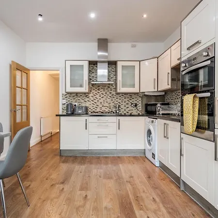 Entire Lovely Family Home With Parking, Wifi, Netflix, Self Check-In London Exterior foto