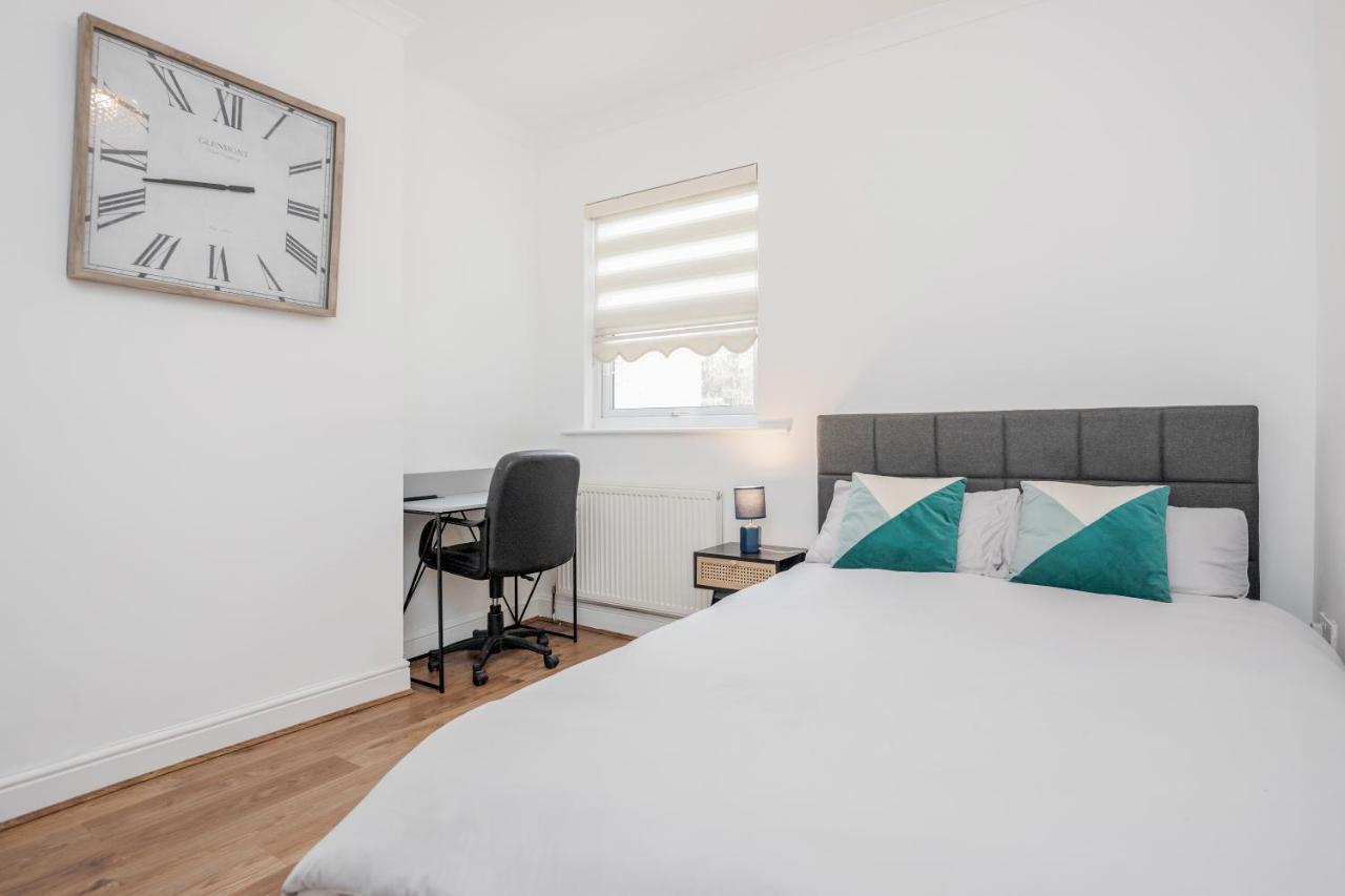 Entire Lovely Family With Parking, Wifi, Netflix, Self Check-in * Londra