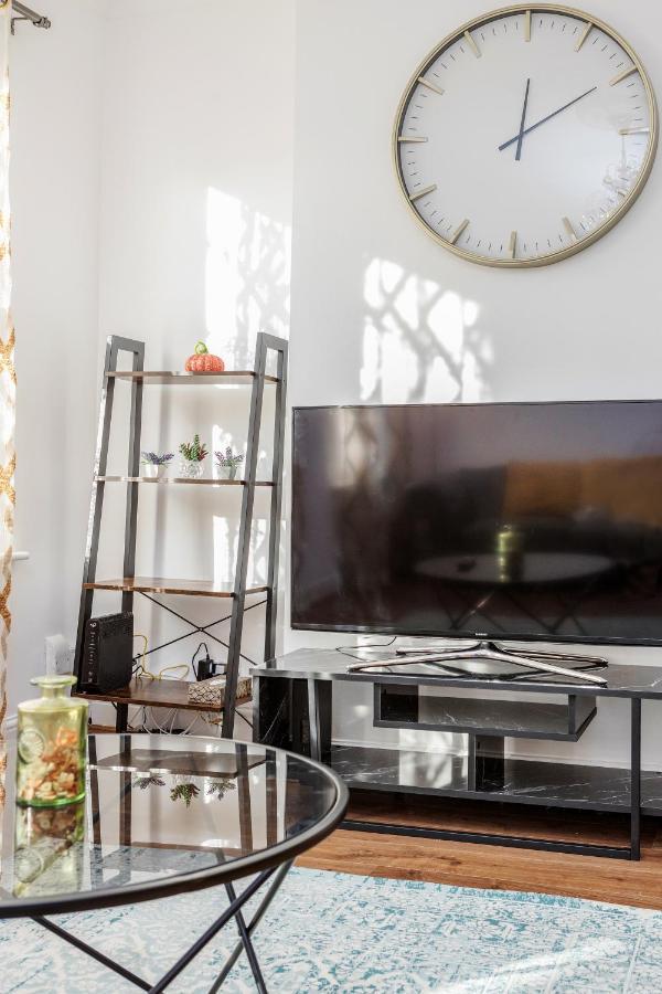 Appartamento Entire Lovely Family With Parking, Wifi, Netflix, Self Check-in Londra