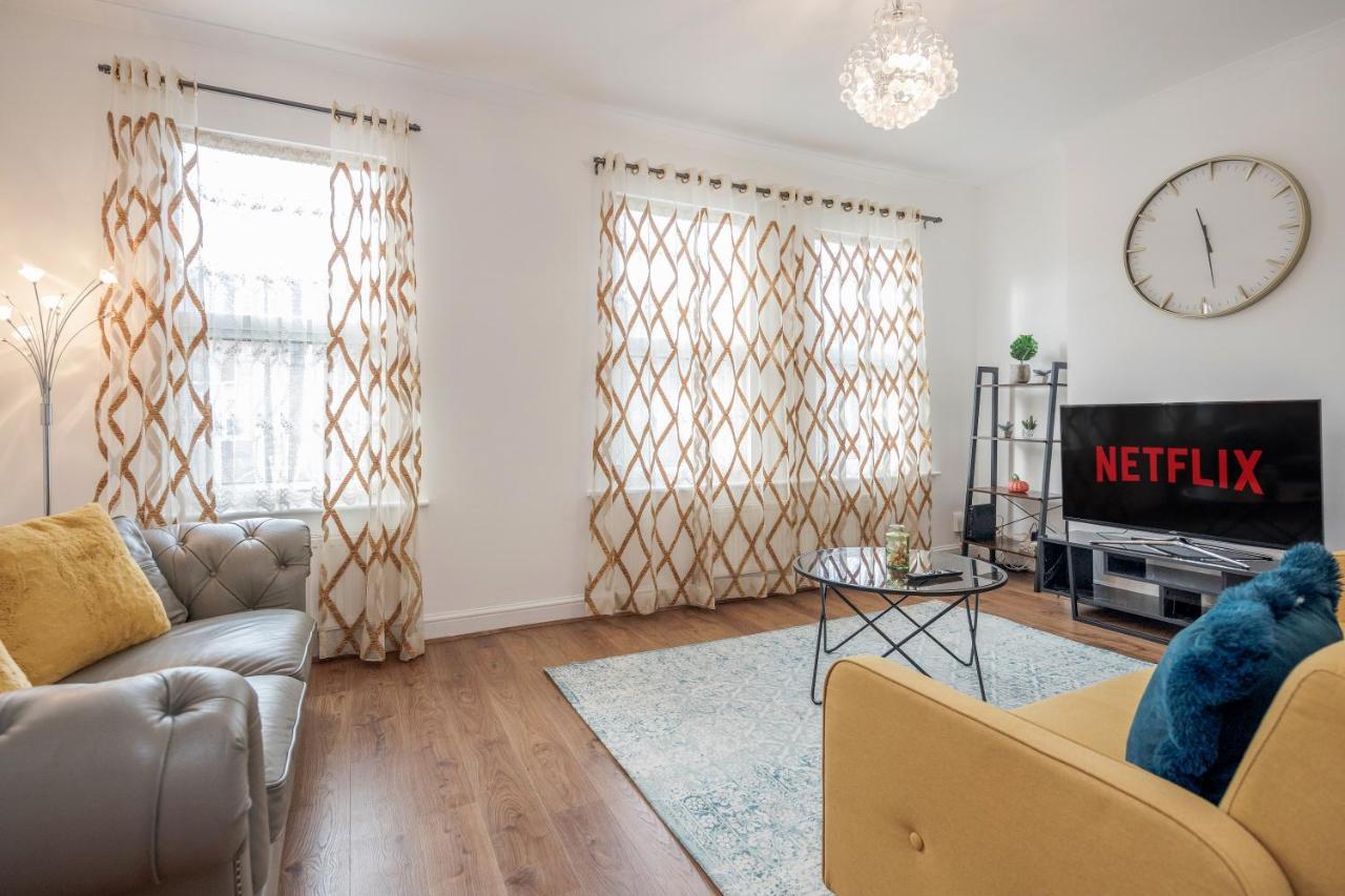 Entire Lovely Family With Parking, Wifi, Netflix, Self Check-in Londra