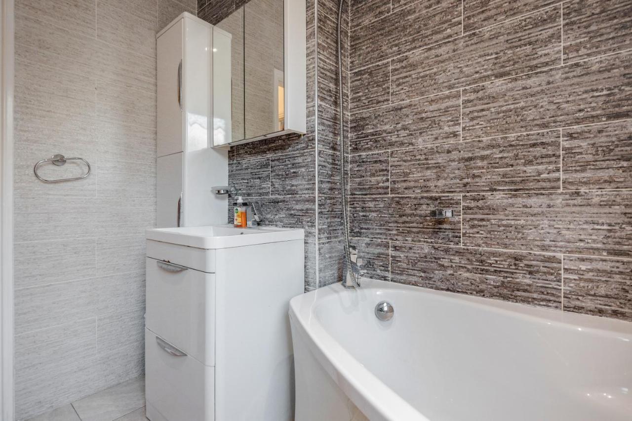Entire Lovely Family With Parking, Wifi, Netflix, Self Check-in Appartamento *