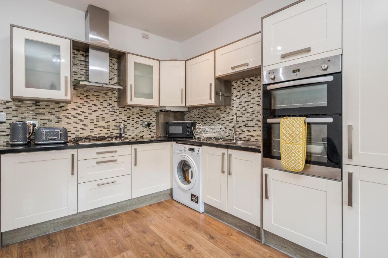 Entire Lovely Family With Parking, Wifi, Netflix, Self Check-in Appartamento